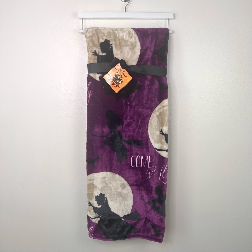 Disney Halloween Hocus Pocus Come We Fly Plush Throw